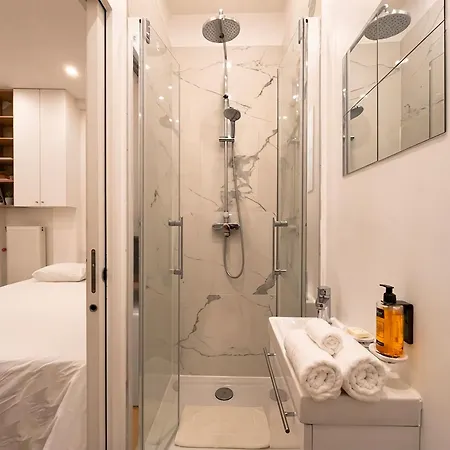 Urbanflat 165 - Tourisme & Business Centre Apartment