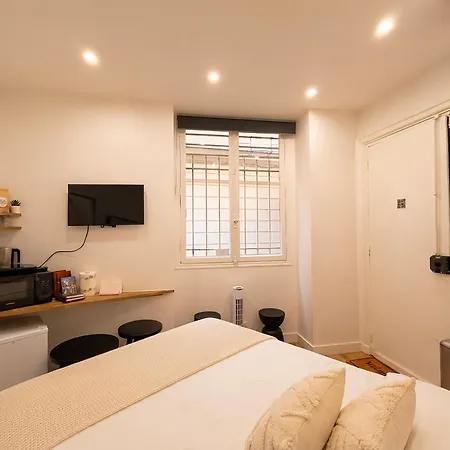 Urbanflat 165 - Tourisme & Business Centre Apartment *